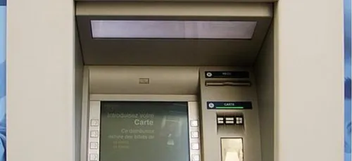 Angers : sans argent sur son compte, elle incendie le distributeur