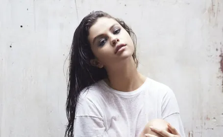 Selena Gomez se déchaîne comme jamais dans une vidéo hilarante pour...