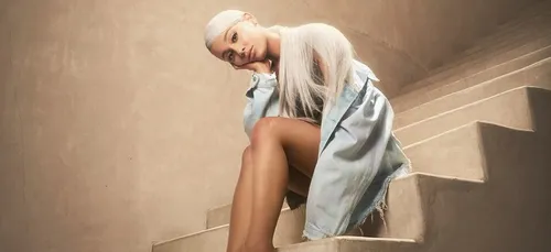 Ariana Grande : un sketch hilarant sur sa queue-de-cheval amuse la...
