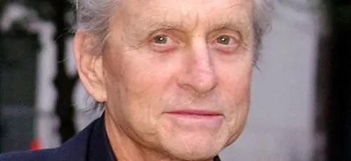 Michael Douglas inaugure son étoile sur Hollywood Boulevard entouré...