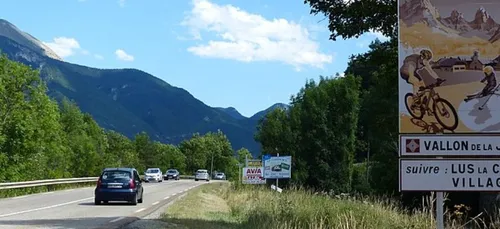 Fini les panneaux indiquant les petits commerces en bord de route !