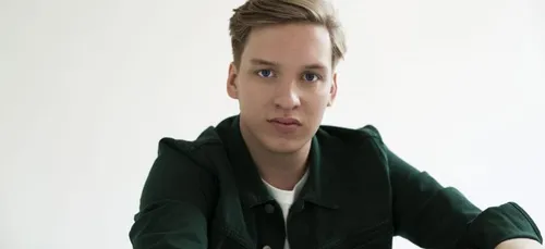 George Ezra révèle la surprenante raison du succès de « Shotgun » !