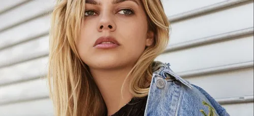 Louane invite une personne spéciale sur la scène de son ultime...
