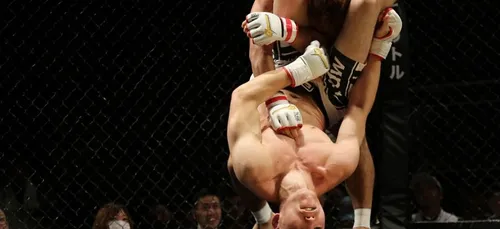 Brésil : une championne de MMA ridiculise un voleur