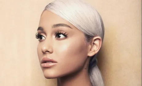 Ariana Grande lance sa tournée avec un hommage à Mac Miller (Vidéo)