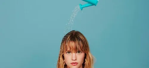 Angèle fait une cover de son propre tube « Balance Ton Quoi » (Vidéo)