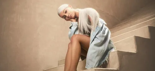 Ariana Grande dévoile un morceau inédit sur scène (Vidéo)
