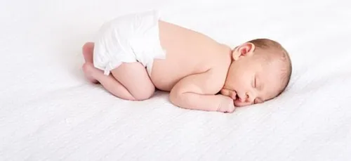 Une femme de 61 ans donne naissance au bébé de son fils ! (Vidéo)