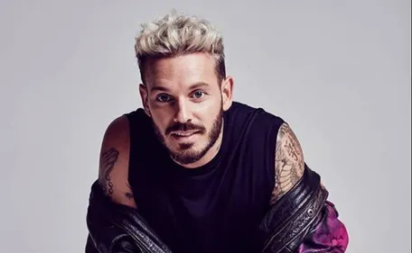M Pokora présente son prochain single "Ouh Na Na" en live avec ses...