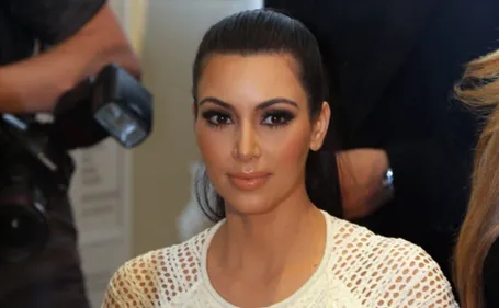 Kim Kardashian : sa technique très inconfortable pour avoir une...