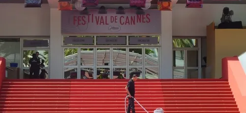 Cannes 2019 : elle recycle le tapis rouge 2018 en robe pour monter...