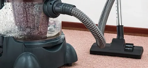 Les internautes risquent leur vie avec le "Vacuum Challenge" (Vidéo)