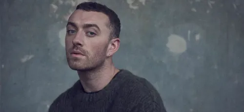 Sam Smith prend la pose en robe à paillettes sur Instagram (Photo)