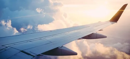 Pour ne pas payer les frais de bagage, il enfile 8kg de vêtements...