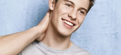 Shawn Mendes se fait tatouer le dessin suggéré par un fan ! (Photo)