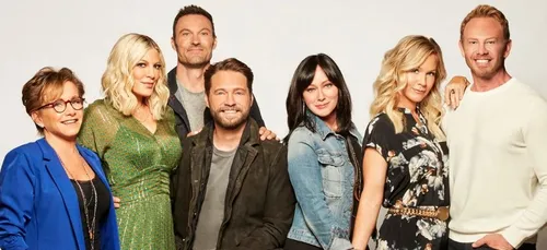"Beverly Hills 90210" : le remake de la série dévoile son générique...