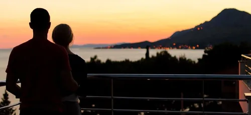 Ils font l'amour sur leur balcon et tombent de 3,50 mètres