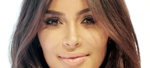 Kim Kardashian apparaît sans maquillage et surprend la toile (photos)