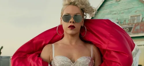 Pink : la chanteuse lance un défi extraordinaire à ses fans (photo)
