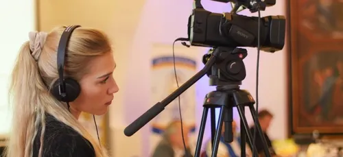 Une journaliste compare son collègue noir à un gorille en plein...