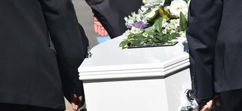 Quand des funérailles se transforment en bad trip à cause d’un...