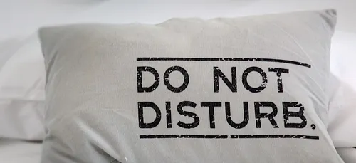 Finis les ronflements grâce à un nouvel oreiller