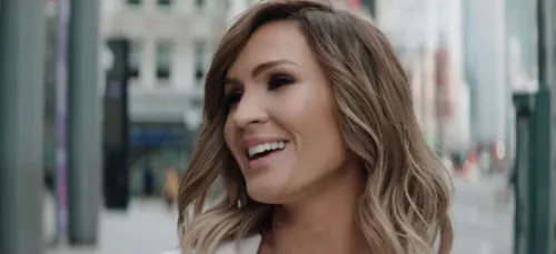 Vitaa répond avec humour à un de ses détracteurs qui la clashe sur...