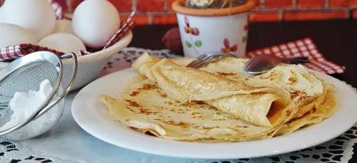 Chandeleur 2020 : il réalise des crêpes à l’effigie des stars et...