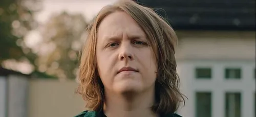 Lewis Capaldi est convaincu que ses places de concert se vendent...