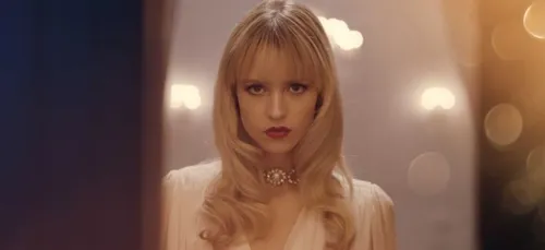 Angèle devient l’égérie de la nouvelle campagne Chanel (photos)