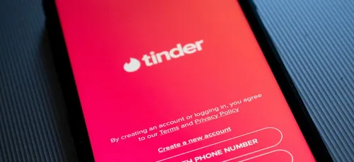 « Trop sexy » pour être sur Tinder, une jeune femme est bannie de...