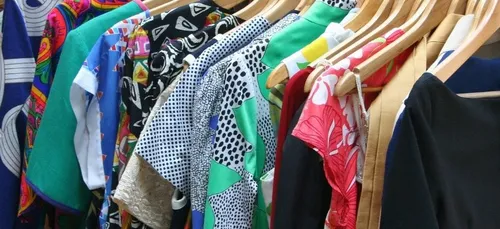 Les vêtements que vous ne portez pas créent de l’emploi