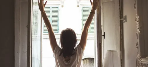 Les apéros fenêtres : confinés, mais sociables (avec modération)