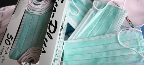 Des masques chirurgicaux vendus à un prix exorbitant dans un...