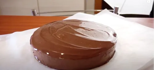 Cette recette de gâteau au chocolat à seulement 50 calories fait le...