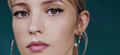 Angèle et Camélia Jordana s'indignent contre le gouvernement français