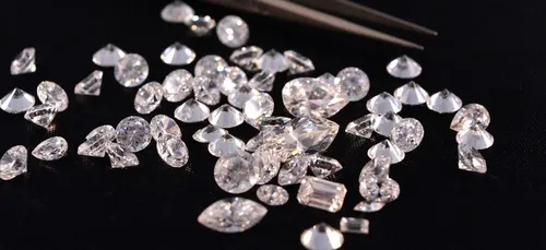 Des masques en diamants commercialisés dans une bijouterie (Photos)