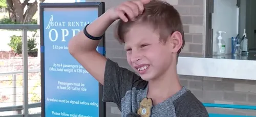 Cet orphelin reçoit plus de 5 000 demandes d’adoption après être...