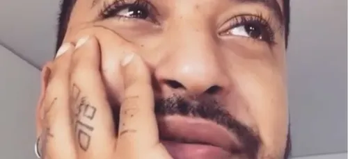 "Je vais reprendre 10kg" : le coup de gueule de Slimane contre les...