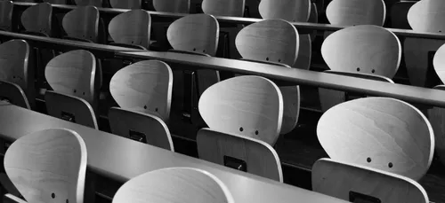 Crise sanitaire : pas de "fermeture généralisée des universités"...