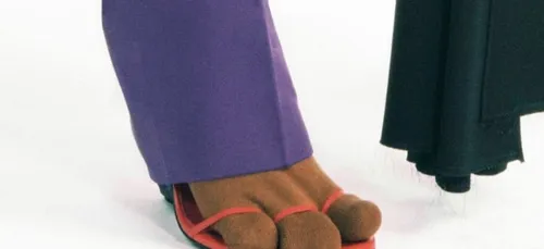 Fashion Week : une paire de sandales à trois brides moquée par les...