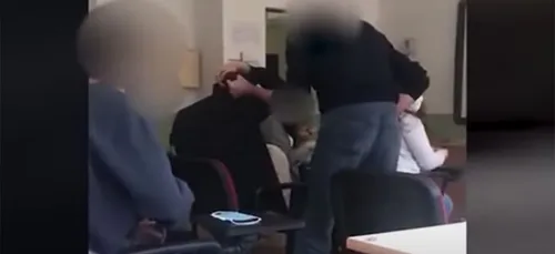 Il refuse de porter un masque, son prof le gifle (vidéo)