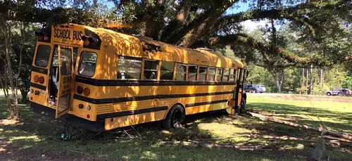 Un enfant de 11 ans vole le bus scolaire et part en...