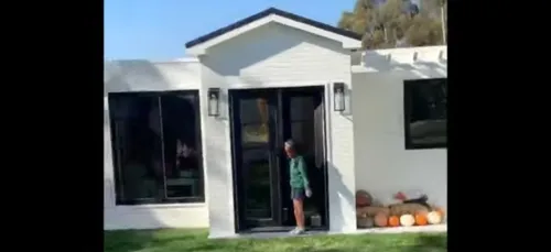 Quand le basketteur LeBron James offre sa maison en taille réduite...