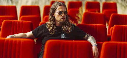 Julien Doré sera-t-il présent dans la saison 4 de « Dix pour cent »...