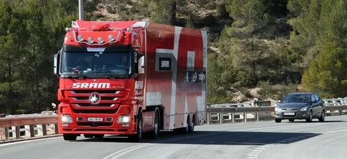 Un enfant de 10 ans sain et sauf après être passé sous un camion...