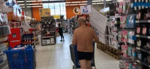 Un client surpris en train de faire ses courses en slip car...