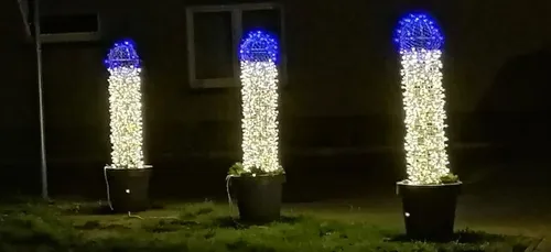 Des pénis lumineux en guise de décorations de Noël font polémique...