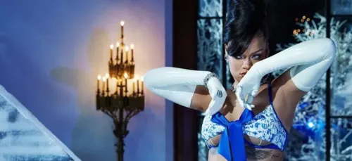 Savage x Fenty : Rihanna joue les mannequins pour sa marque de...