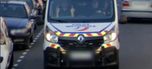 Quand un policier fait un double fuck à la célèbre Google Car (photo)